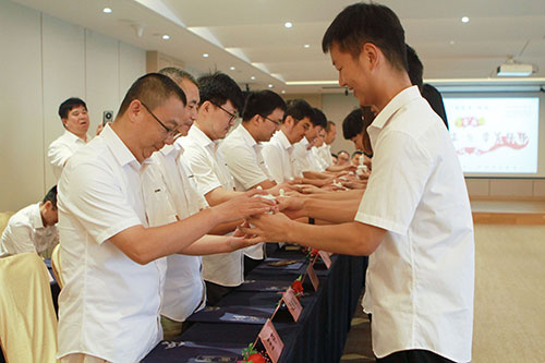 學(xué)員敬茶2.jpg